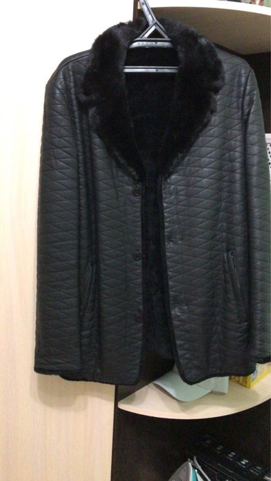Продам мужсккю дубленку.