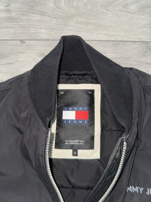 vand Geaca Tommy Hilfiger marimea S noua fara eticheta