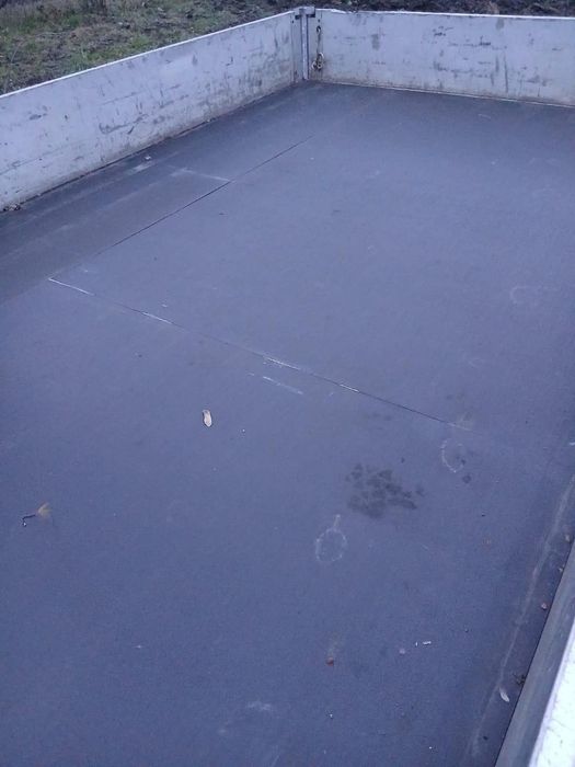 Remorca auto cu sistem de frânare