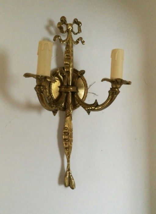 Eleganta pereche de aplice din bronz masiv in stilul Empire stare exce