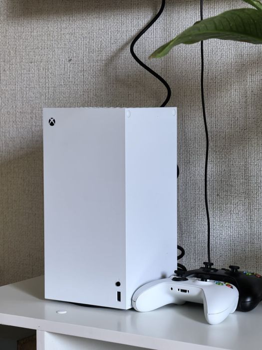 XBOX X с двумя джостиками