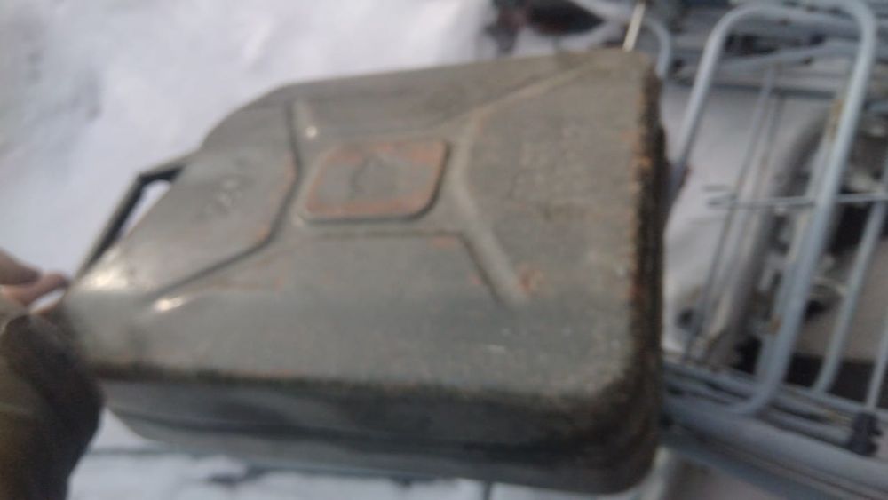 железный канистр сатылады 4 штук