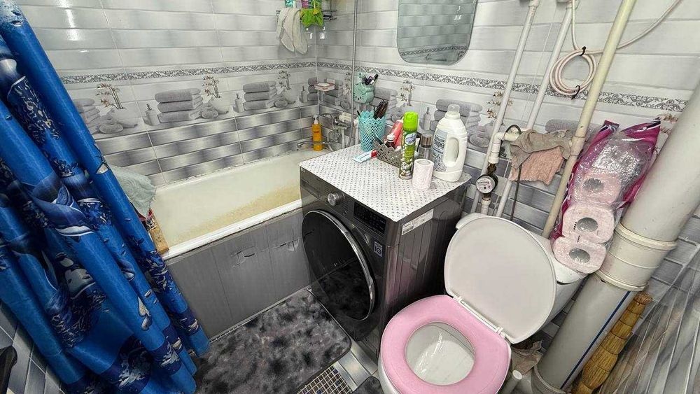 Фрунзиский Ситора кафеси 1 қаватда 2 хонали квартира сотилади.ID: 1787