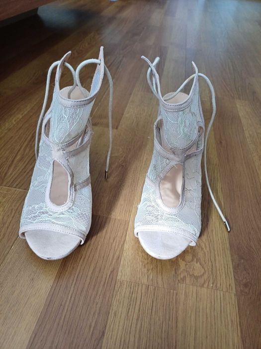 Дамски дантелени обувки 38 номер