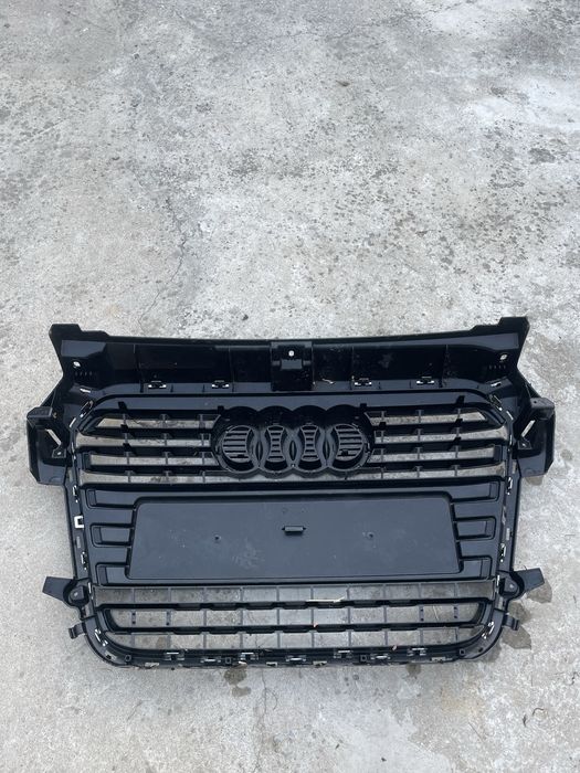 Решетка Audi A4 B8 8K 2008-2012 оригинална 8K0853651