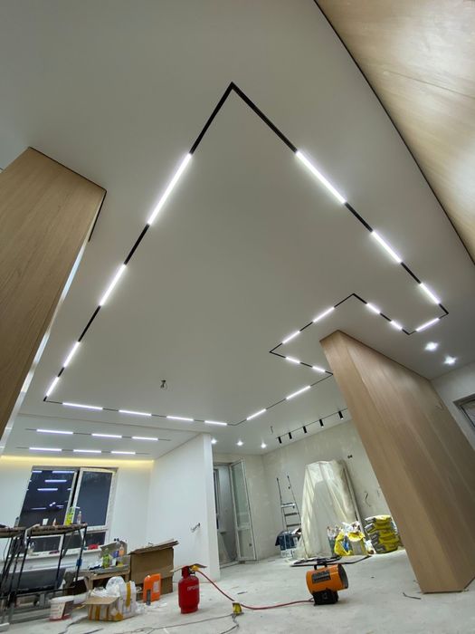 Натяжные Потолки Световые Линии На Потолке В Коридоре Цена Потолок