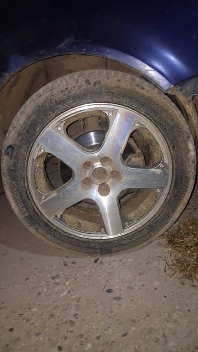 Vând sau schimb jante  de golf 4