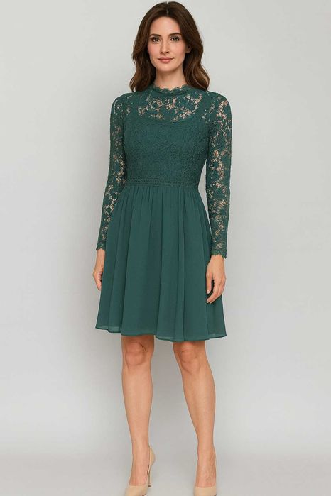 Елегантна рокля в тъмно изумрудено зелено с дантела и шифон – AQUA,