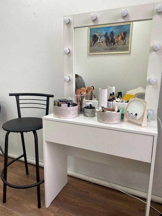 Сдам столик для Визажиста