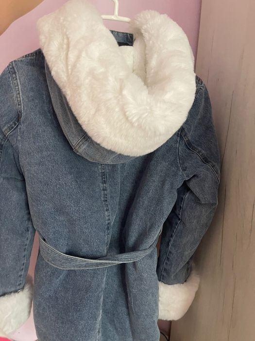 Дамска дънкова парка с бял пух