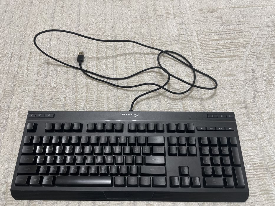 Продам рабочую клавиатуру HyperX, торг