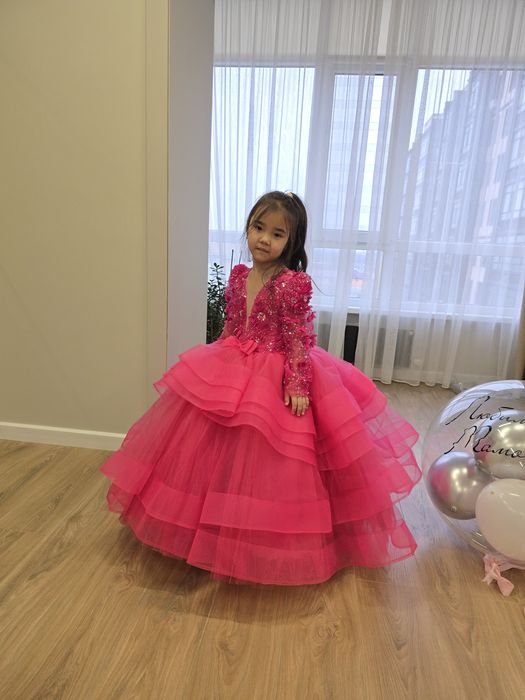 Пышное, нарядно платье