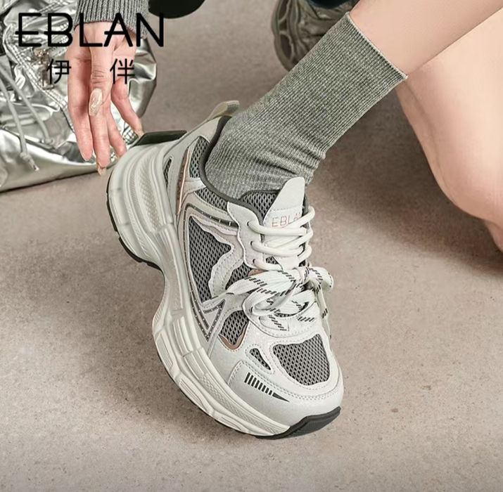 Женские кроссовки Eblan