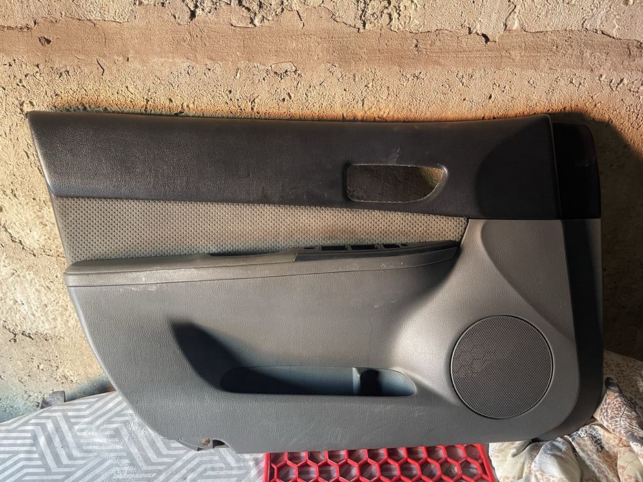 Продам дверные карты мазда 6 gg