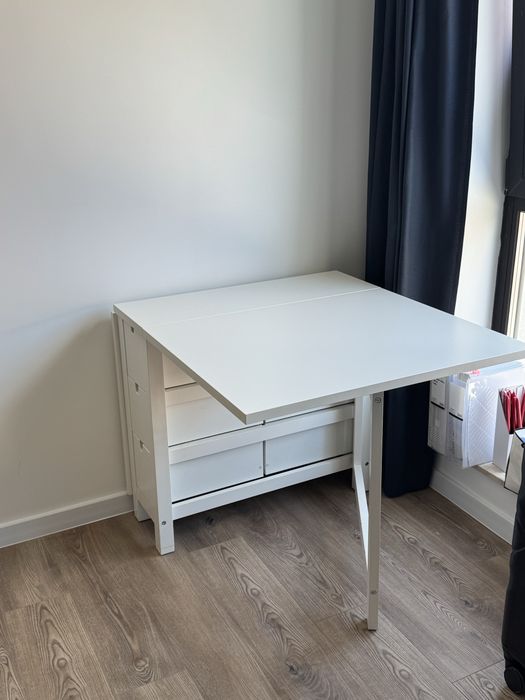 Vând masă extensibilă IKEA alba