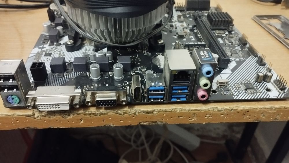 Материнская плата ASRocK с процессором АМD