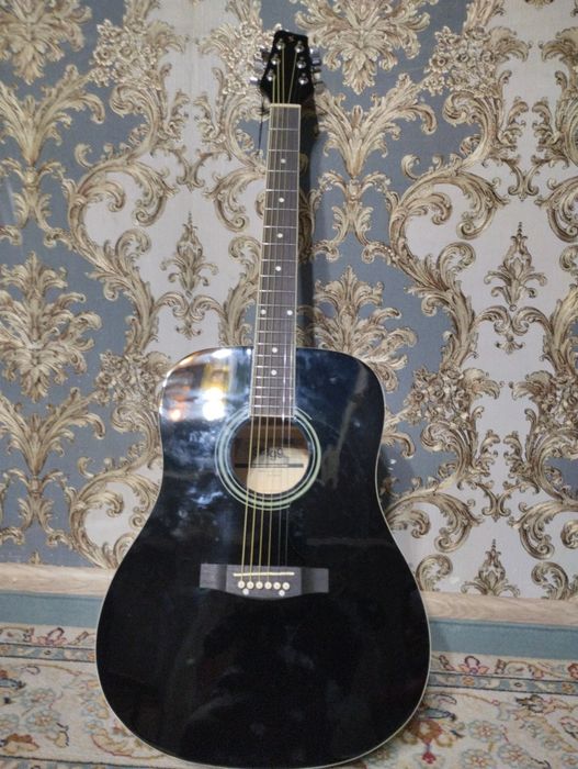 Продам гитару Stagg