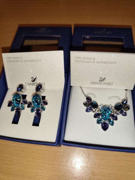 Swarovski обеци и колие