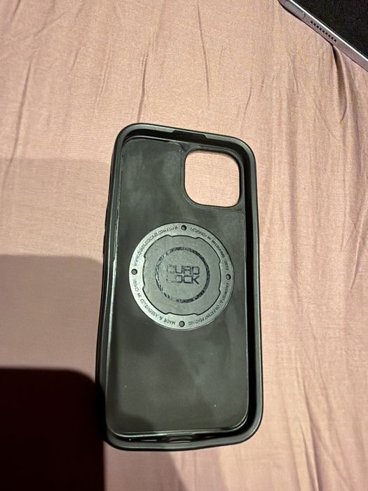 Se vinde husa QuadLock iPhone 15 MagCase