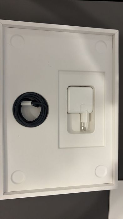 MacBook Air M4 24GB Ram памет 512gb съхранение, 10C CPU 10C GPU, 2025 модел
