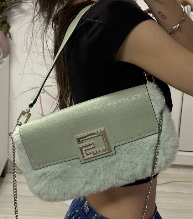 Geanta de umar Guess