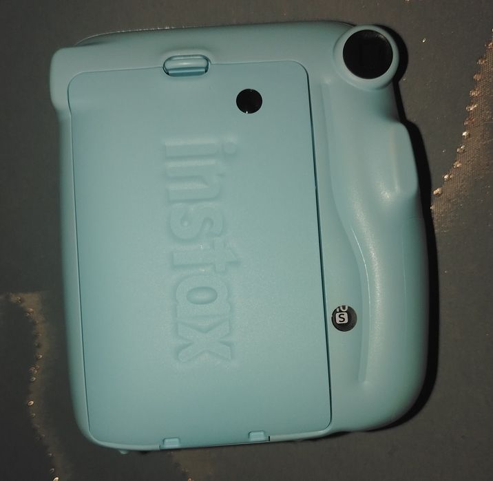 Срочно продам instax mini 11