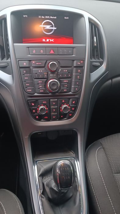 Vând Opel Astra j