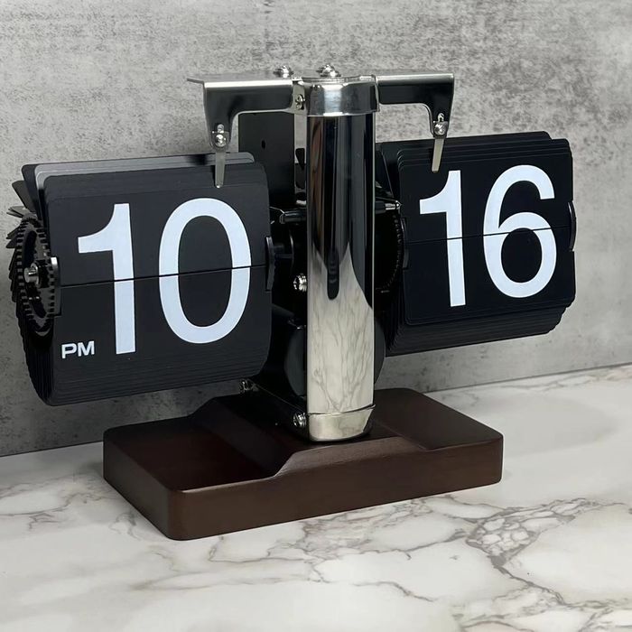 Часы перекидные шестеренкой  настольные Flip Clock интерьер дизайн