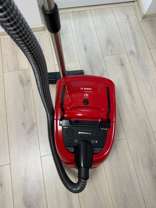 Aspirator Bosch AquaWash & Clean Seria 4 – stare impecabilă