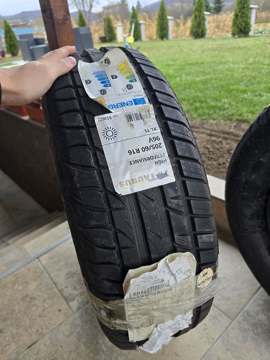 Vând 2 cauciucuri de vară