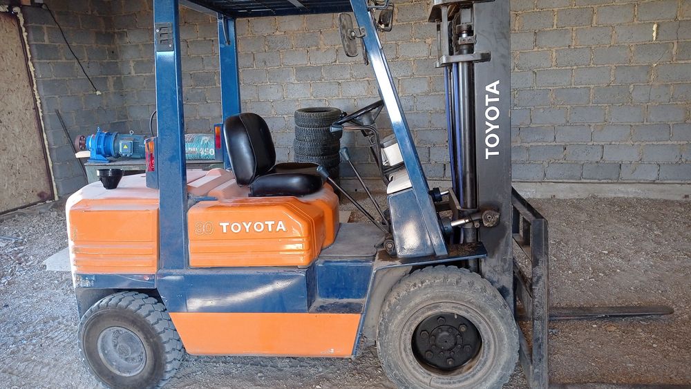 Погрузчик вилочный, кара