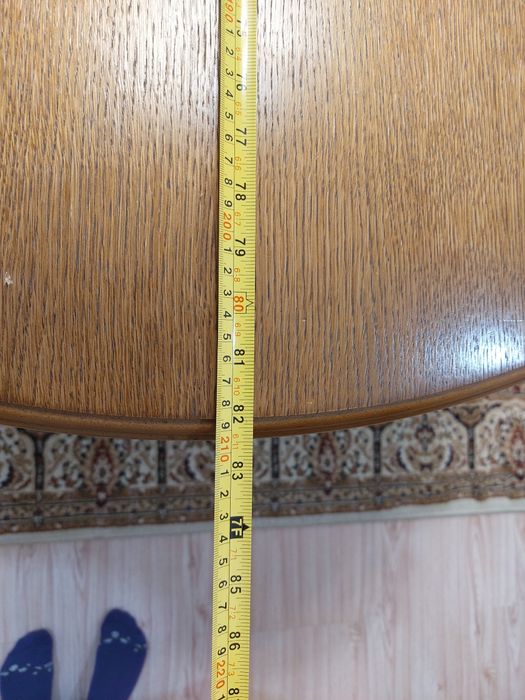 Стол дубовый для гостийной