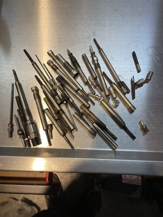 Bujii  Rupte/blocate   /Scot Bujii incandescente rupte/blocate  i