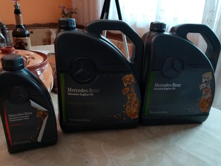 Двигателно масло Mercedes SAE 5W 30 и трансмисионно масло.