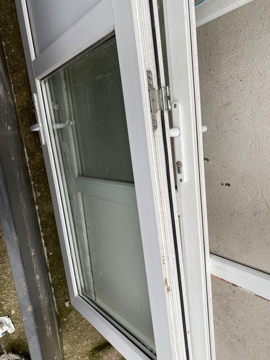 Vând o ușă termopan