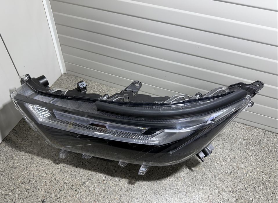 Far stânga Toyota Rav 4 facelift full led