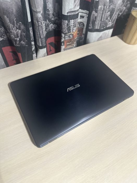 ASUS VivoBook X542UR