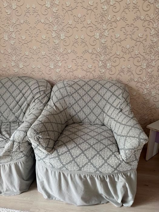 Продам диван с креслом