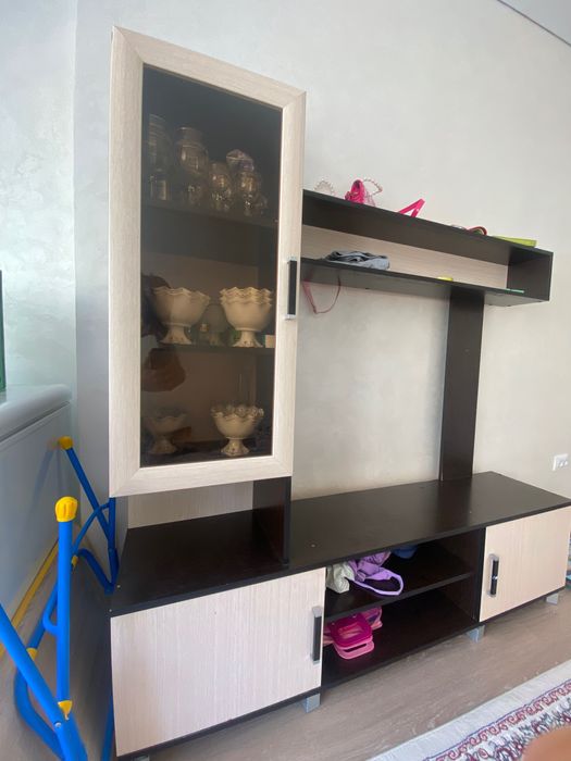 Тумба телевизордын  ( шкаф)