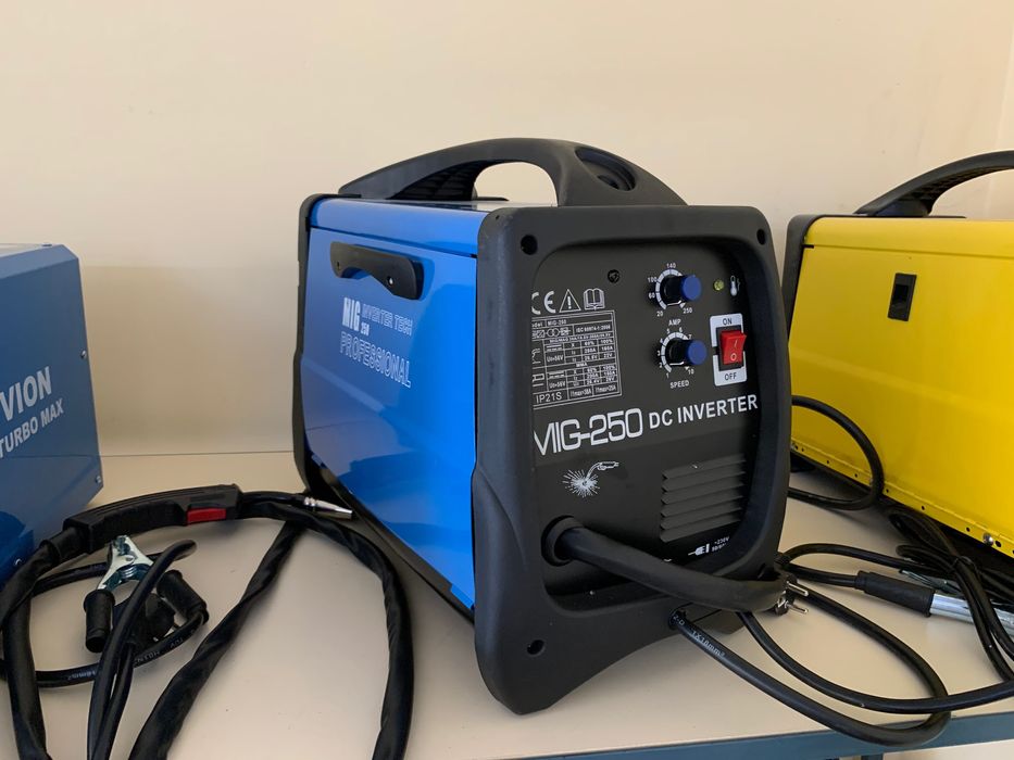 Телоподаващ апарат серия MIG CO2 - 250А + ръкавици. Електрожен