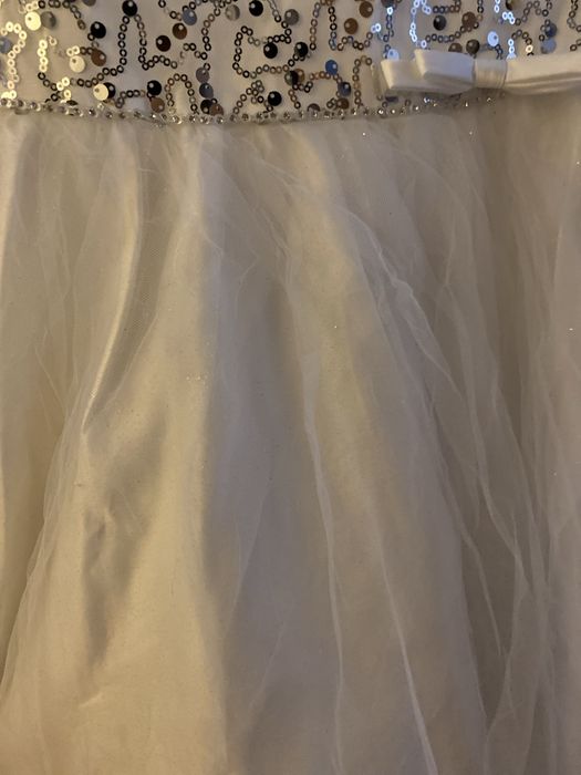 Продам красивое, белое платье