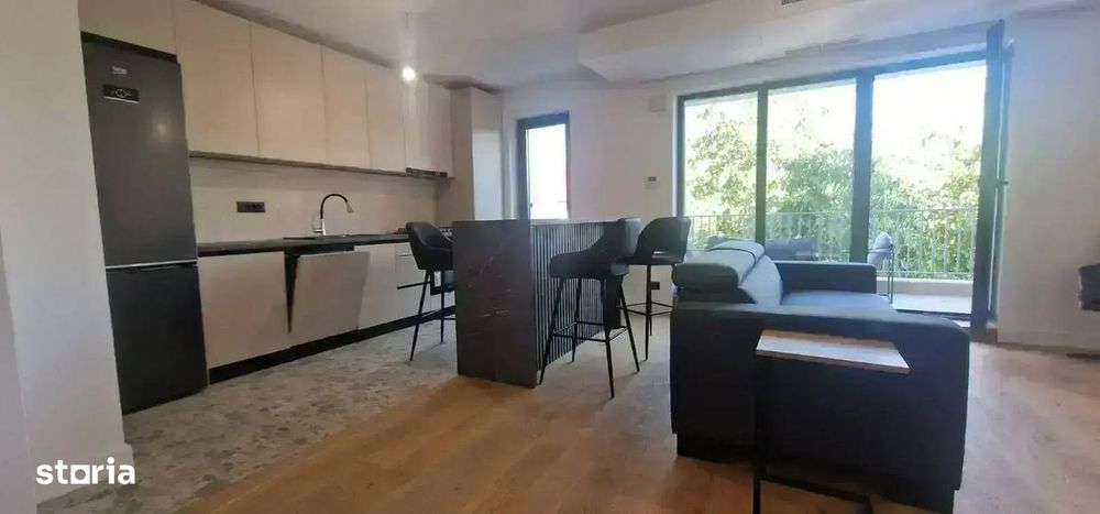 Studio luminos, bine compartimentat – Zona Marriott