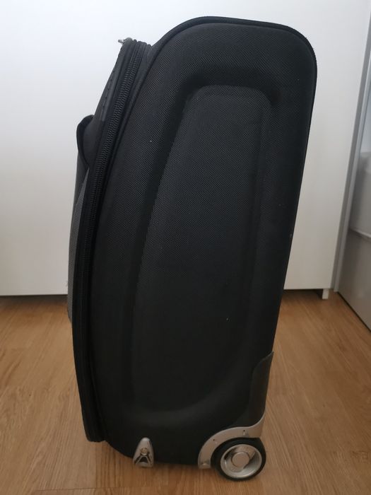 Kуфар с колелца 60 л. със забележка