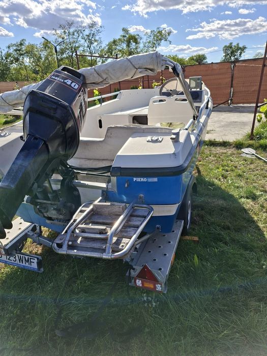 Barca , motor si peridoc