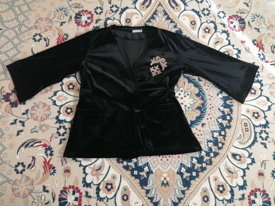 Пиджак сатылады оюлы