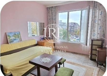 Дава се под наем Тристаен апартамент в Варна, Център - 94 кв.м за 548.25 € - Снимка #2
