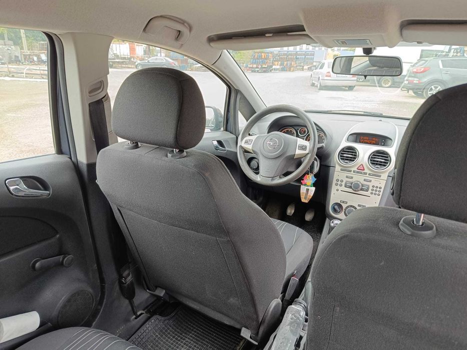 Vând Opel CORSA D 2009