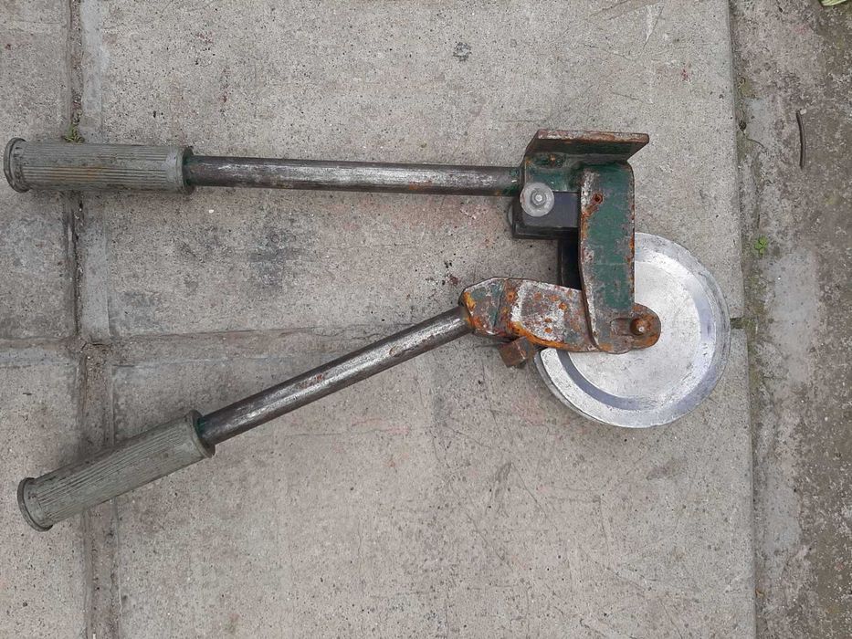 Инструмент за  огъване на тръби