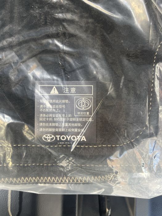 Продам коврики Toyota RAV4 оригинал