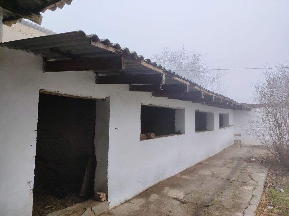 Hovli  sotiladi srochna